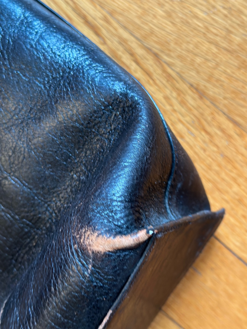 Hobo vintage classic Black Leather Tote Bag with red lining and pockets - Picture 4 of 9
